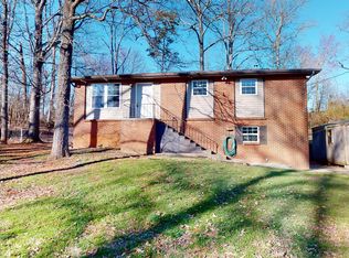 718 Black Forest Dr, Maryville, TN 37801