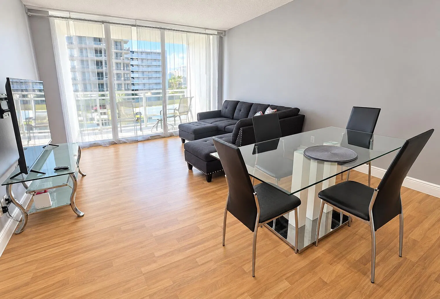 1 bed, 1.0 bath, 736 sqft, $2,500 — Photo 3