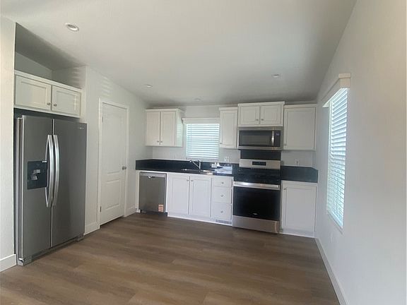 3rd image of 187 Ballard St Space 62