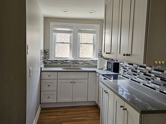 3rd image of 1309 Oak Park Ave