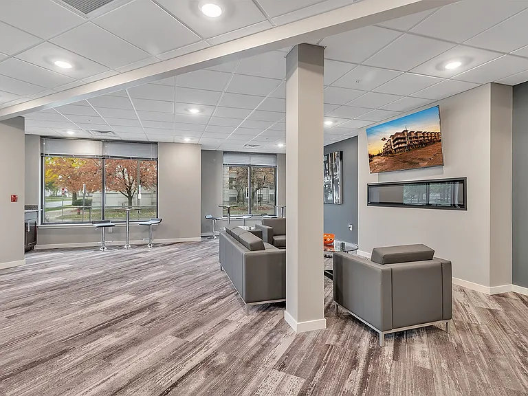 Metro Place Apartments — Photo 4