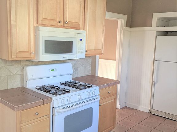 4th image of 145 Travis St NE