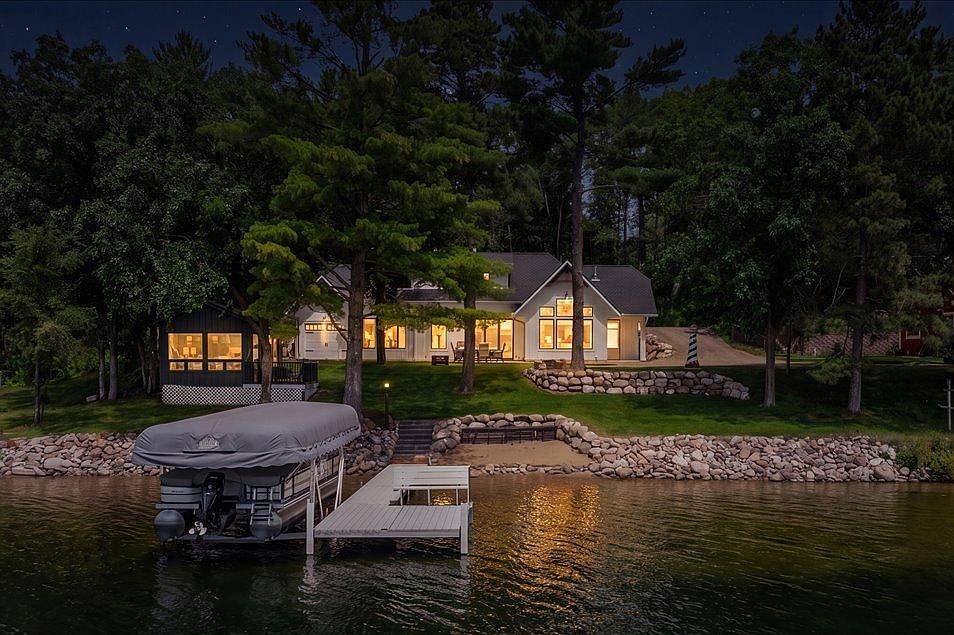 1st image of 10673 Oak Grove Dr