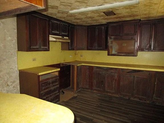 5th image of 202 Dorothy St