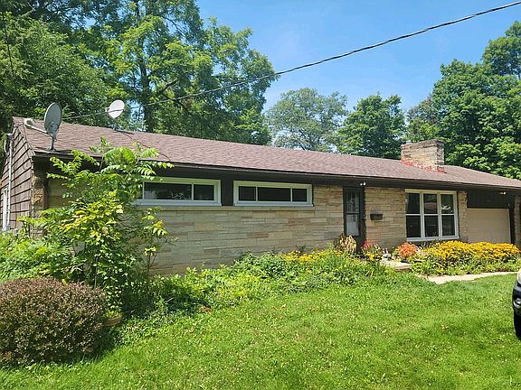 3rd image of 1872 Red Oak Dr