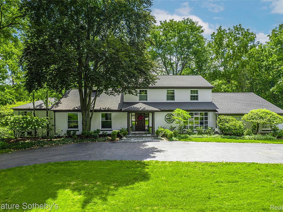1381 Echo Ln, photo 2