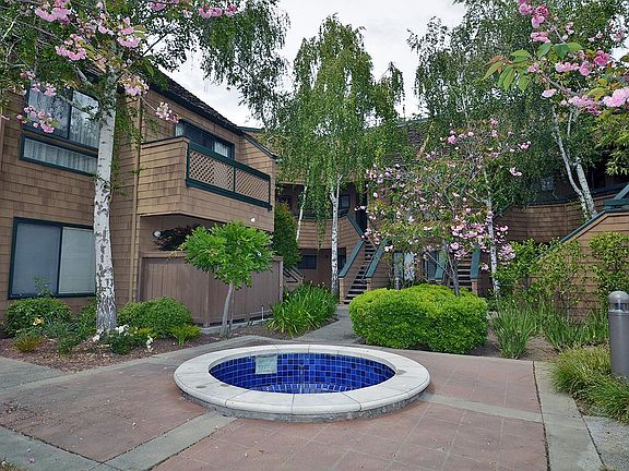 2nd image of 22 Pelican Ln #22