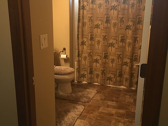 Guest bath, upstairs
