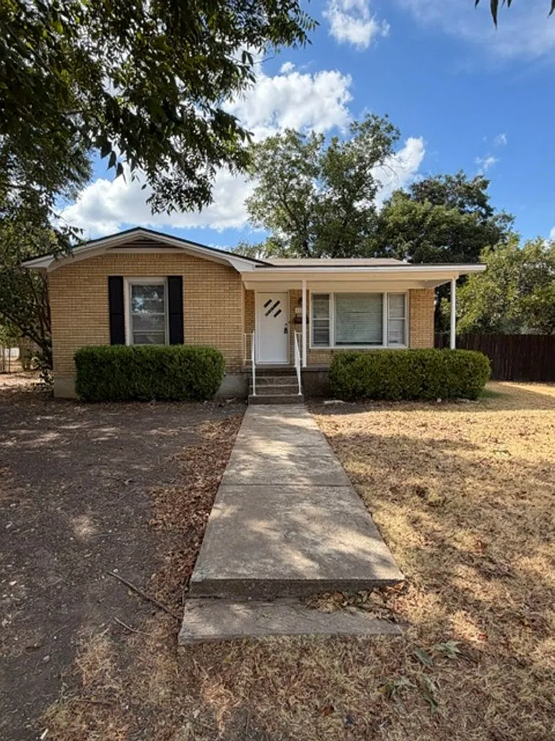 4 bedroom house located in North Waco — Photo 1