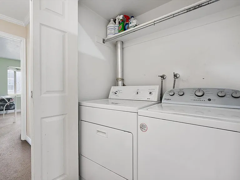 1541 N Riverside Ave #18 — Photo 16
