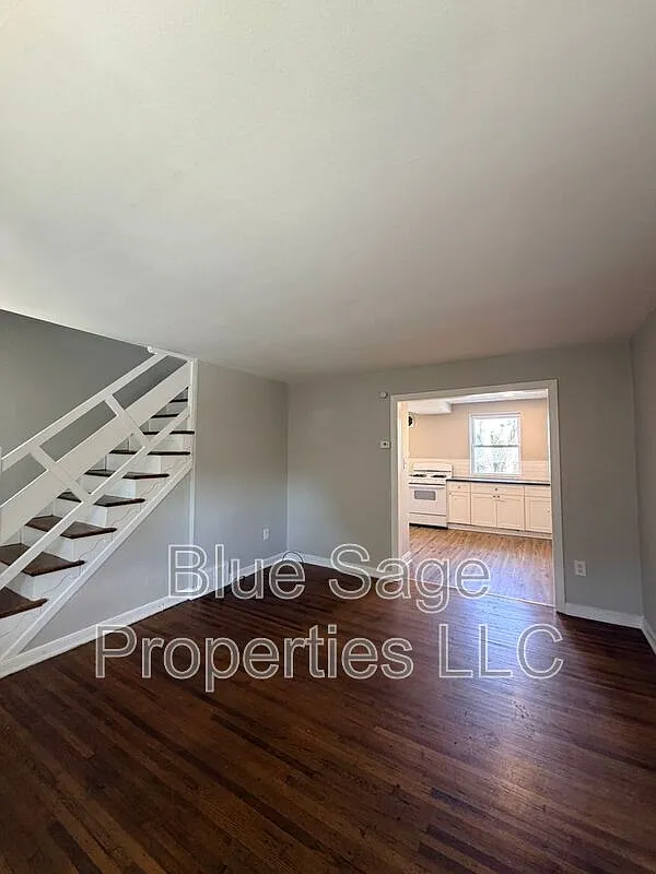 2 bed, 1.0 bath, 896 sqft, $1,345 — Photo 3