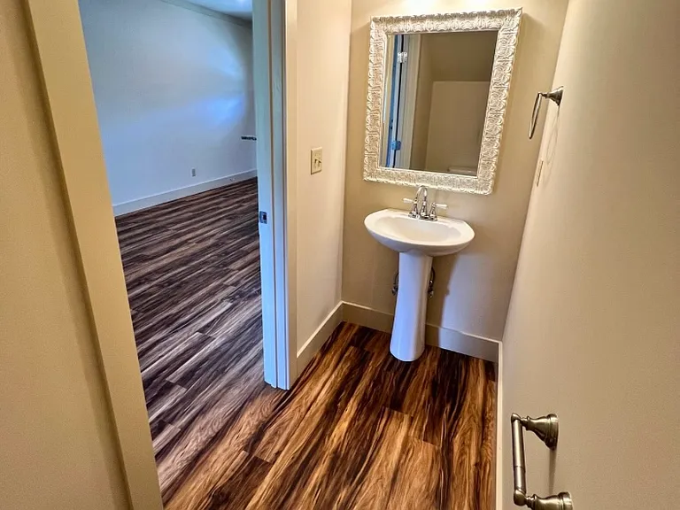 Downstairs 1/2 Bath