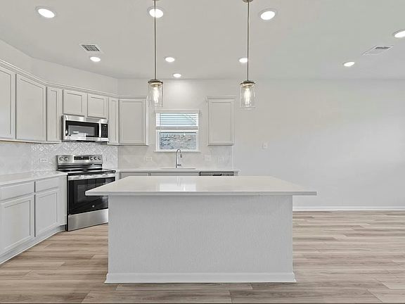 5th image of 1214 Carnaby Dr