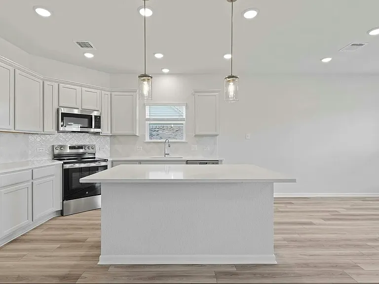 1214 Carnaby Dr — Photo 5