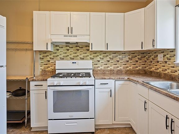 2nd image of 1146 Garson Ave