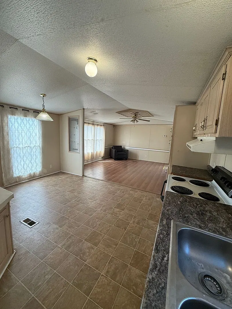 Cypress Dr- 1215 — Photo 3