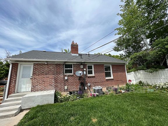4th image of 2226 E Redondo Ave
