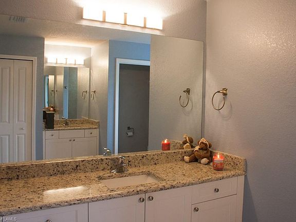 4th image of 808 NE 44th St