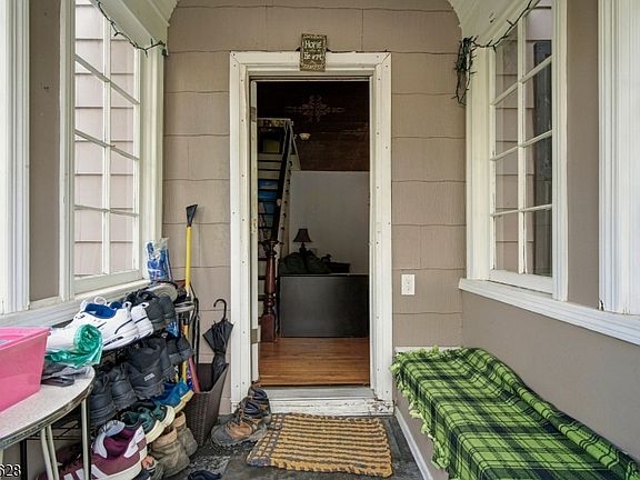 4th image of 34 E Munson Ave