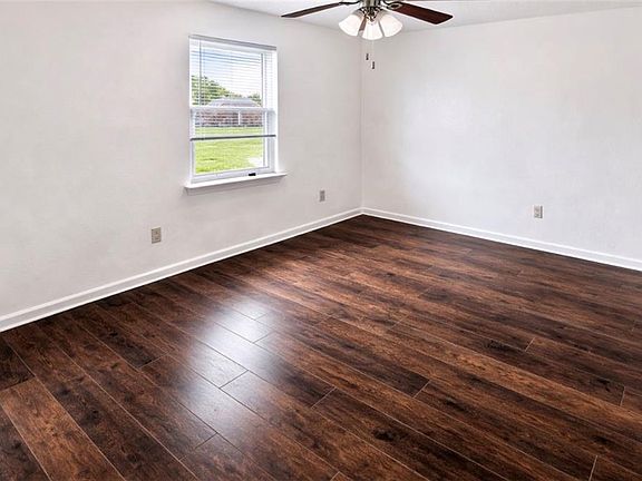 4th image of 16 Westpark Ct