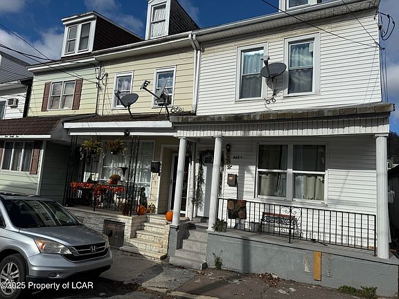 2nd image of 419 W Lloyd St