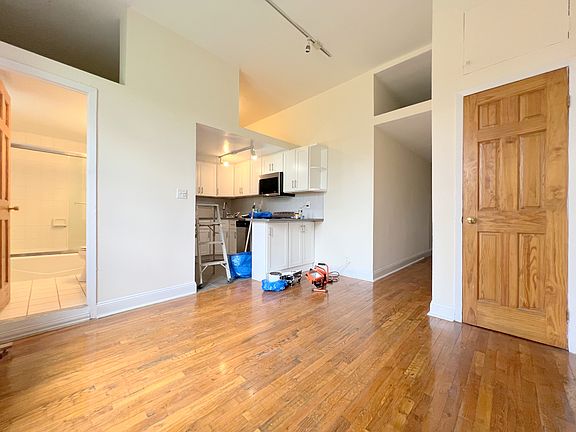 3rd image of 338 E 92nd St APT 33