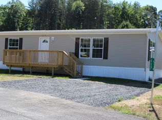 126 Sparrow Ln, East Stroudsburg, PA 18301