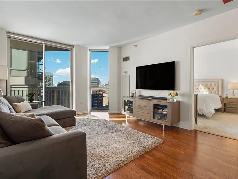 645 N Kingsbury St #1703 — Photo 6