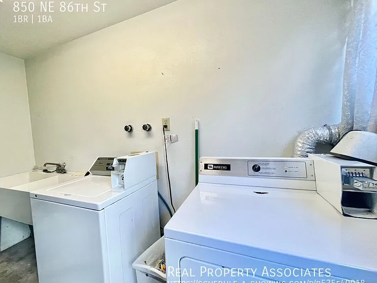 850 NE 86th St — Photo 16