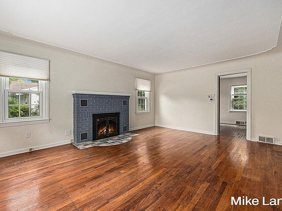 3rd image of 160 Orchard Dr