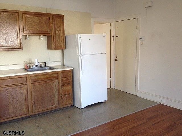 2nd image of 14 N Weymouth Ave APT 1B