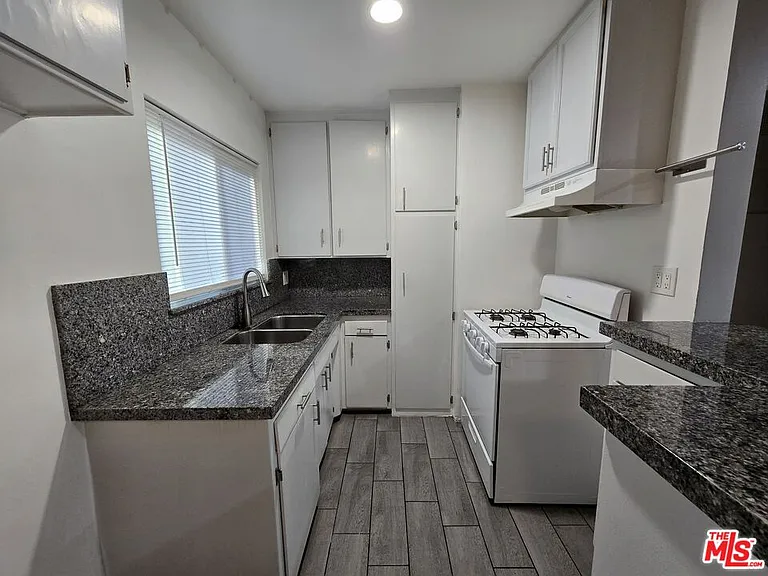 7419 Woodley Ave #1 — Photo 5