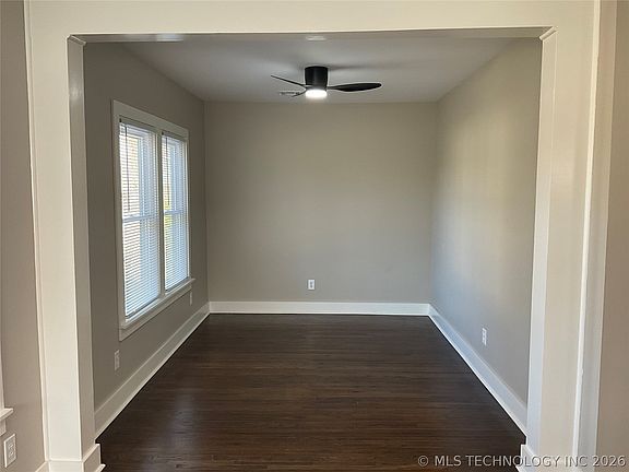 5th image of 127 N Vancouver Ave