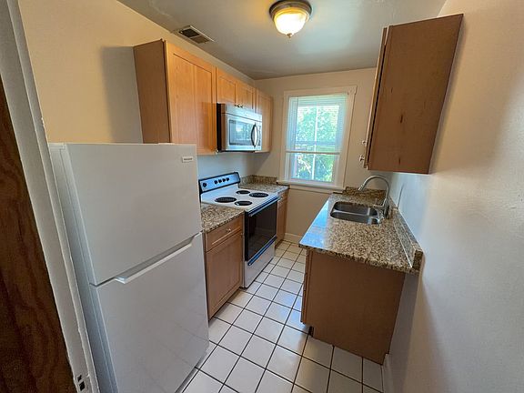 5th image of 2581 Madison Rd #3