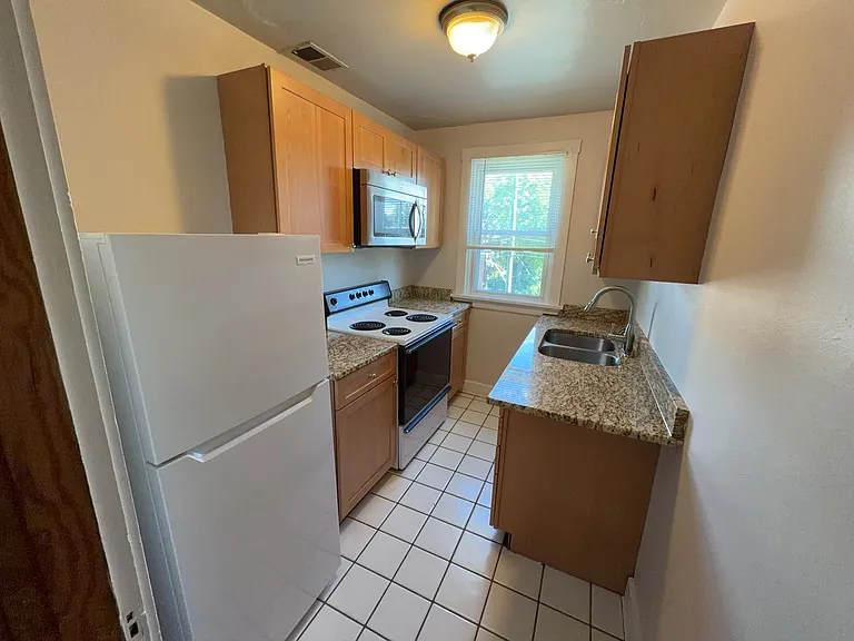 2581 Madison Rd #3 — Photo 5