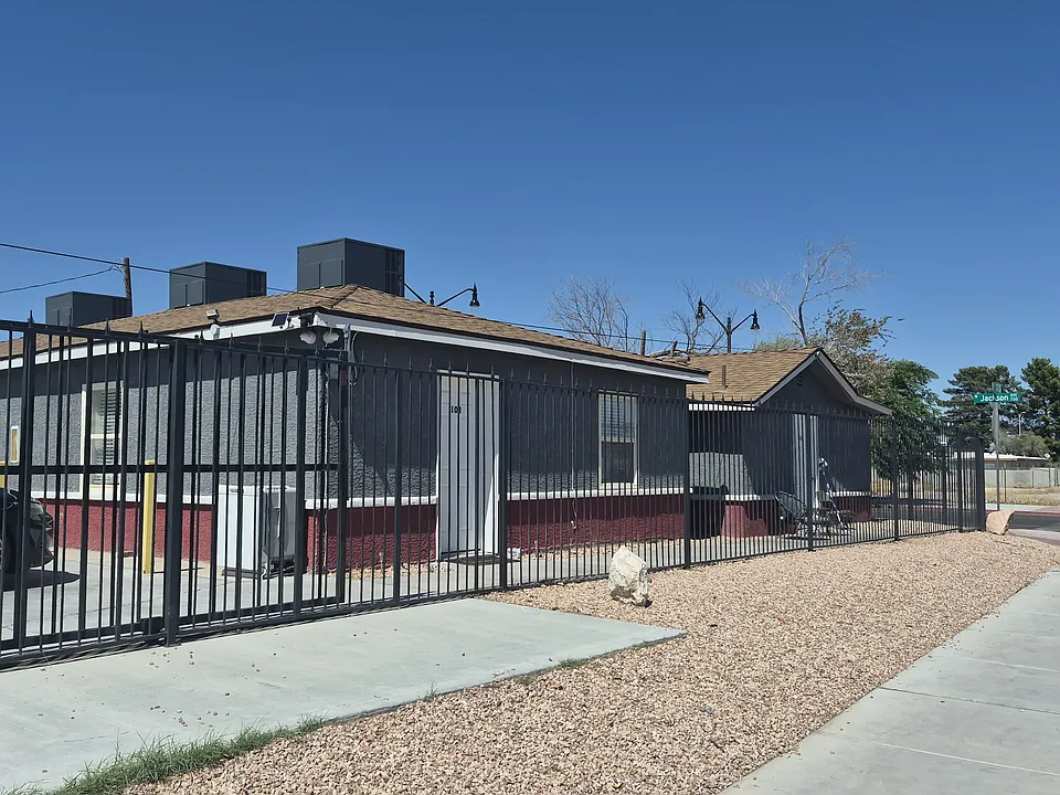 1323 C St #104