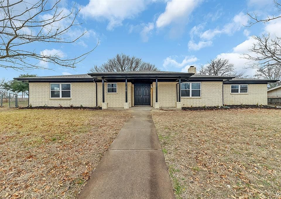 1st image of 216 Clearwood Dr
