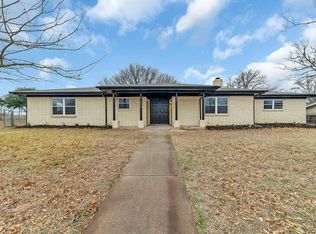 216 Clearwood Dr, Fort Worth, TX 76108
