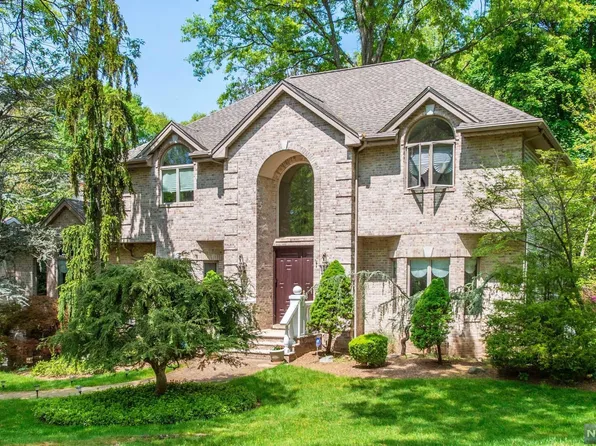 315 Ross Rd, Paramus, NJ 07652