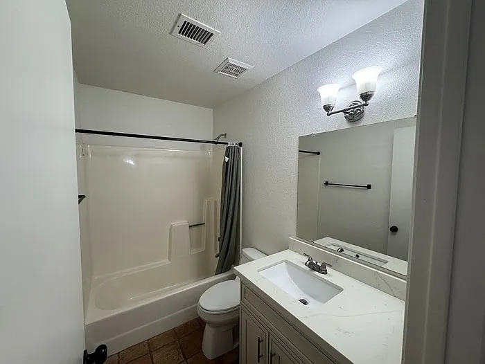 1618 E Sandra Ter — Photo 5