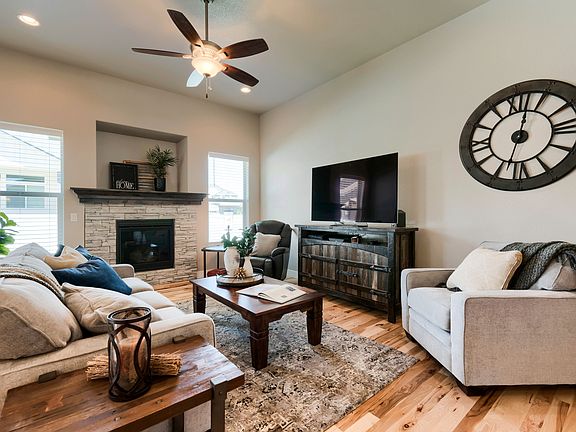B2 - Living Room 4.jpg