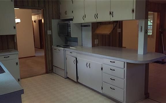 4th image of 1000 Park Center St