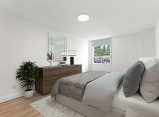 297 Queens Ave #202, Oakville, ON L6H2B4