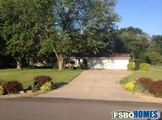 90 Gypsy Ln, Robins, IA 52328