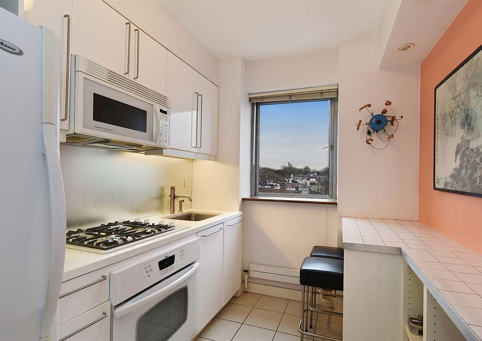 1st image of 130 8th Ave APT 8B