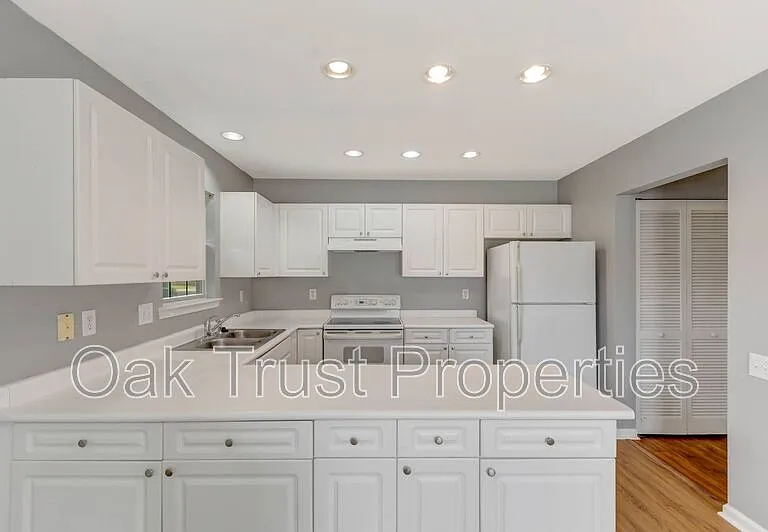 4834 Habersham Ln — Photo 5
