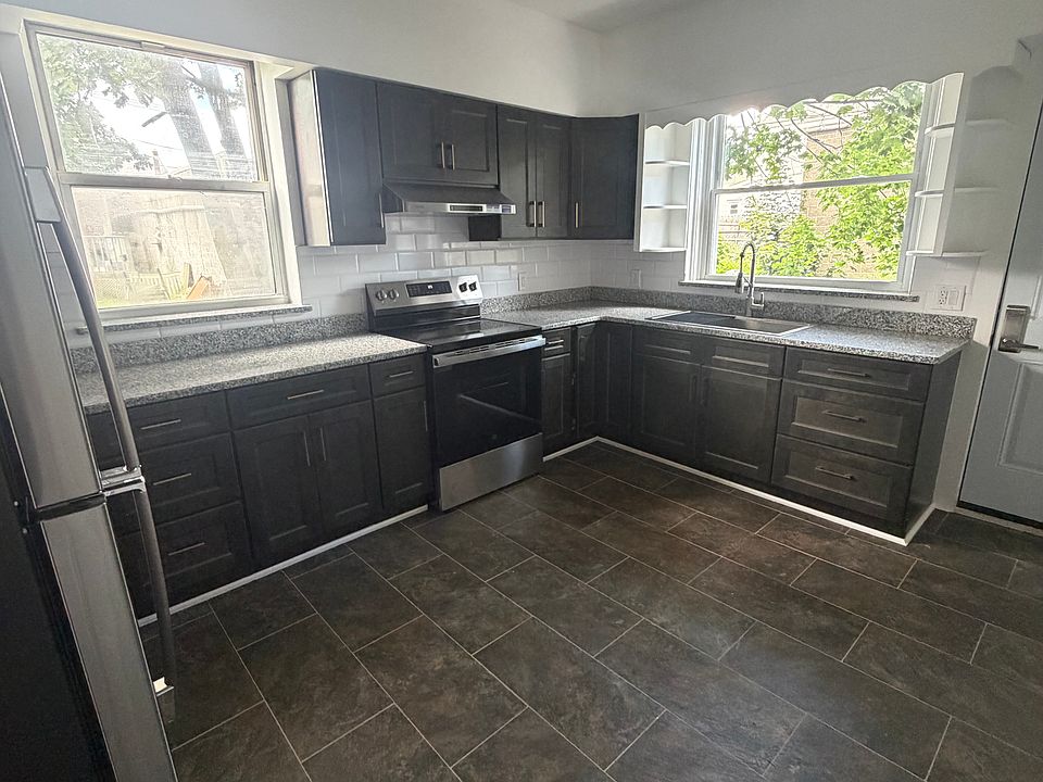 1st image of 325 W 1st St #1W
