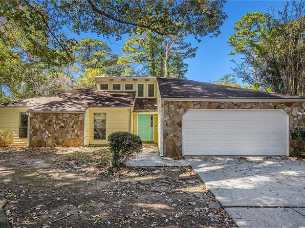 2901 Carrousel Ct, Stone Mountain, GA 30087