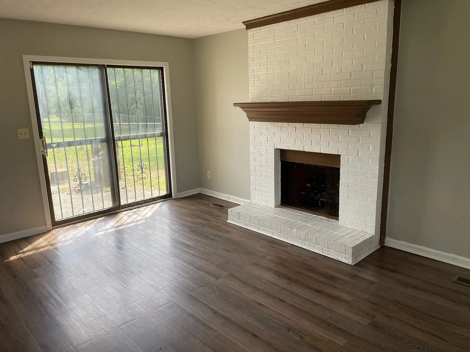3 bed, 1300 sqft, $1,800 — Photo 3