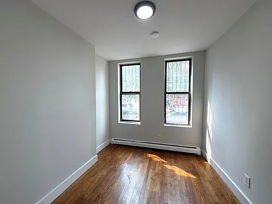 Bedroom, photo 1